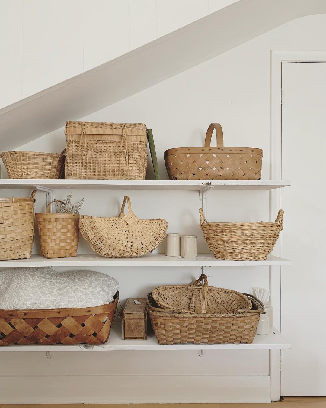 5 Cozy Storage Scroll Stoppers